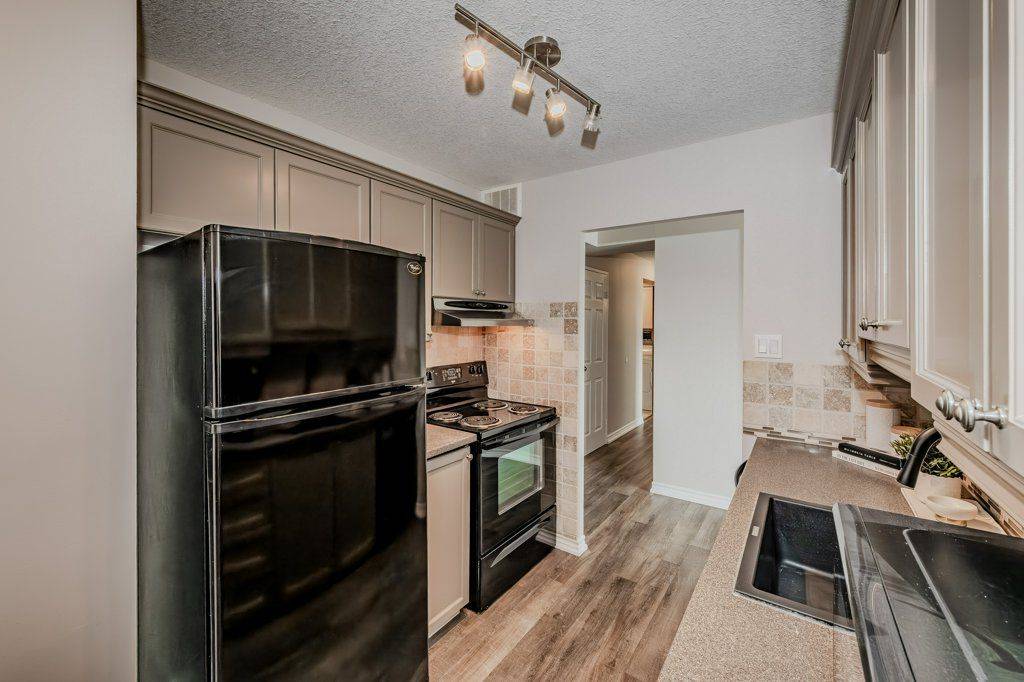 Guelph, ON N1H 7G6,23 Woodlawn RD E #812