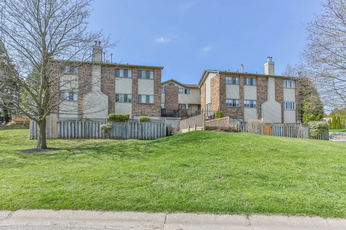 Tillsonburg, ON N4G 5K2,23 Wren CT #7