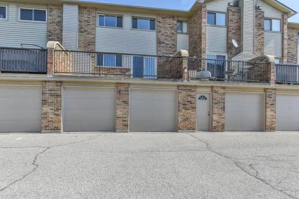 Tillsonburg, ON N4G 5K2,23 Wren CT #7