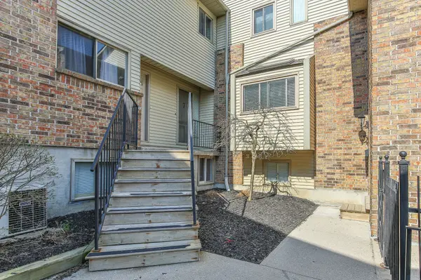 Tillsonburg, ON N4G 5K2,23 Wren CT #7