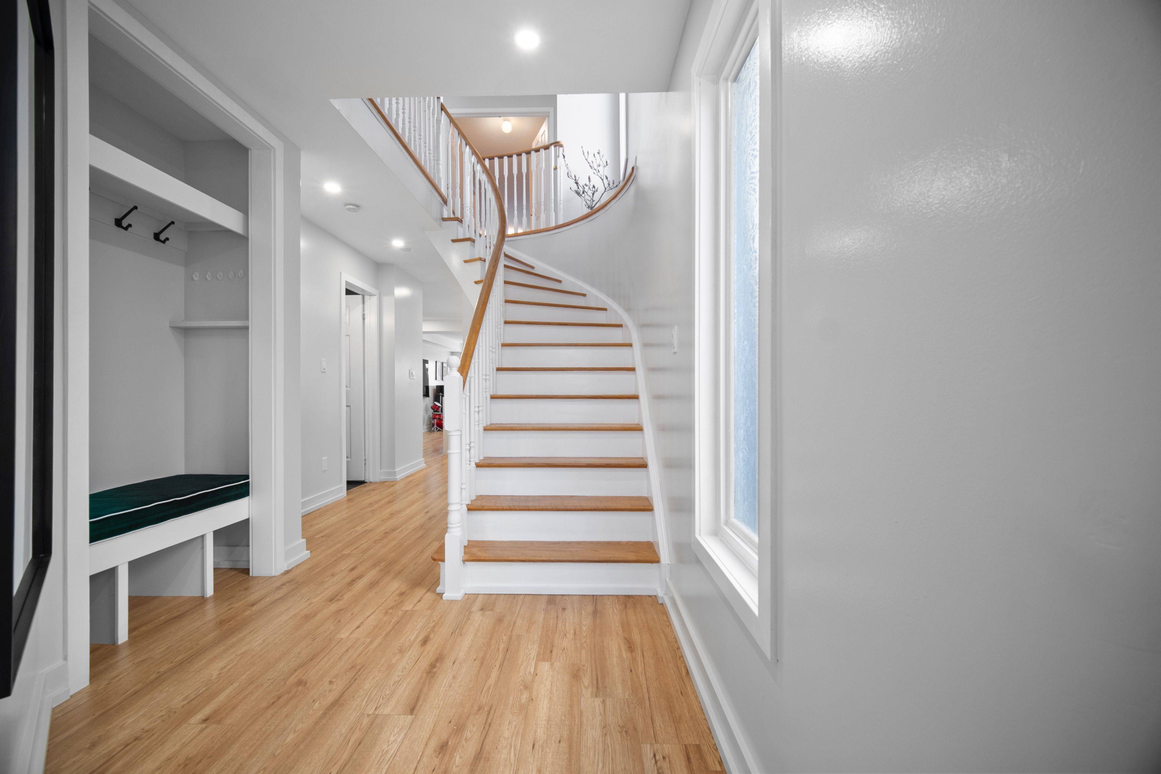 Mississauga, ON L5V 2N5,1085 Foxglove PL