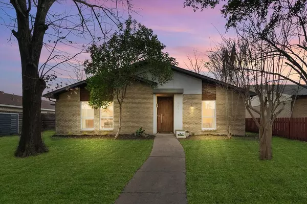 8614 Sikorski Lane,  Dallas,  TX 75228