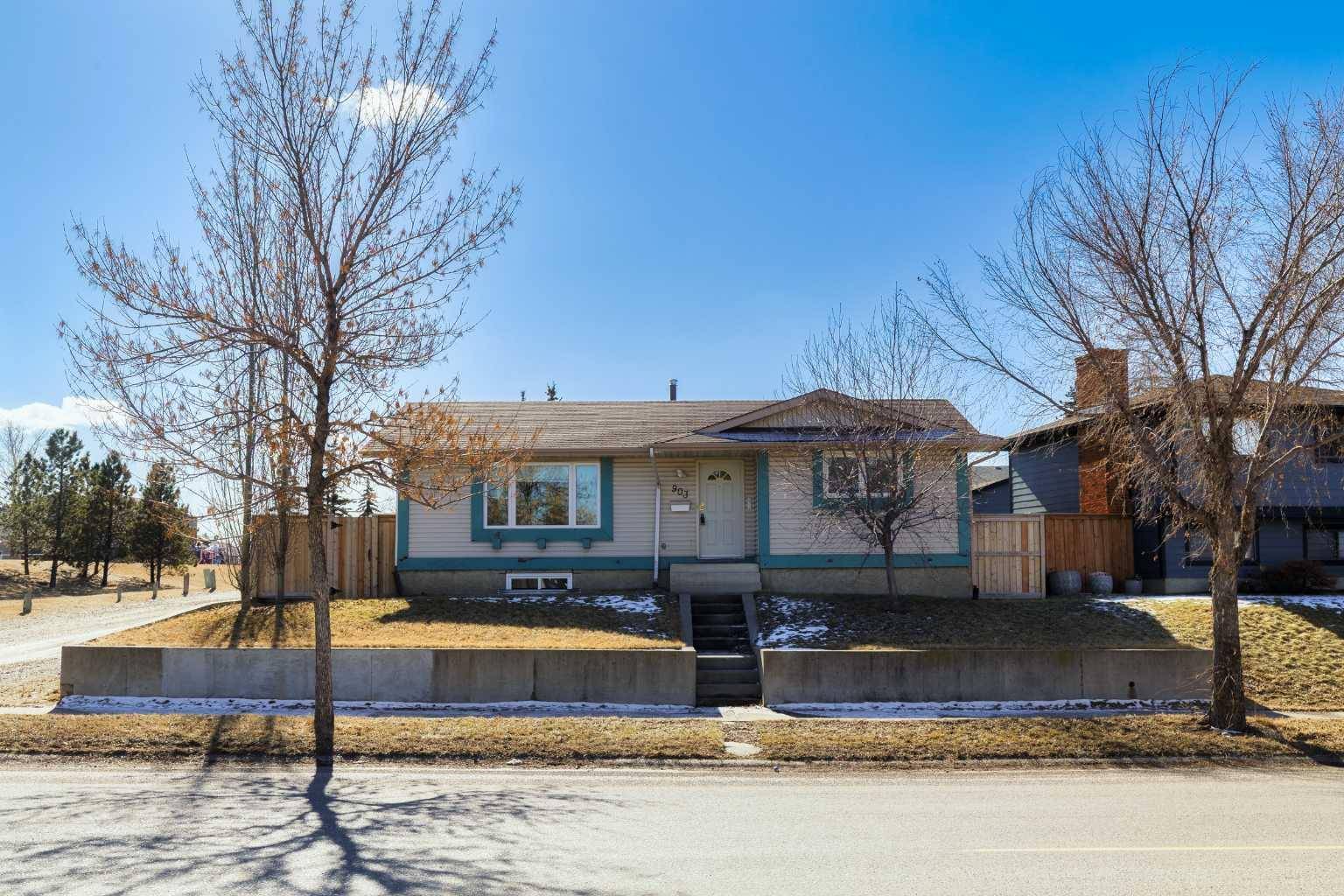 903 Abbotsford DR NE, Calgary, AB T2A5Y3