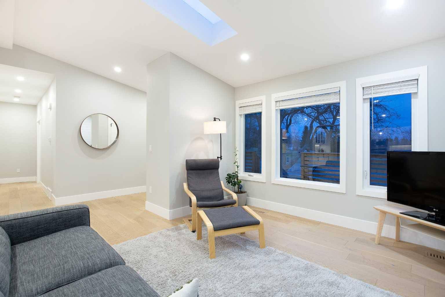Calgary, AB T2L 1B1,292 Carragana CRES NW