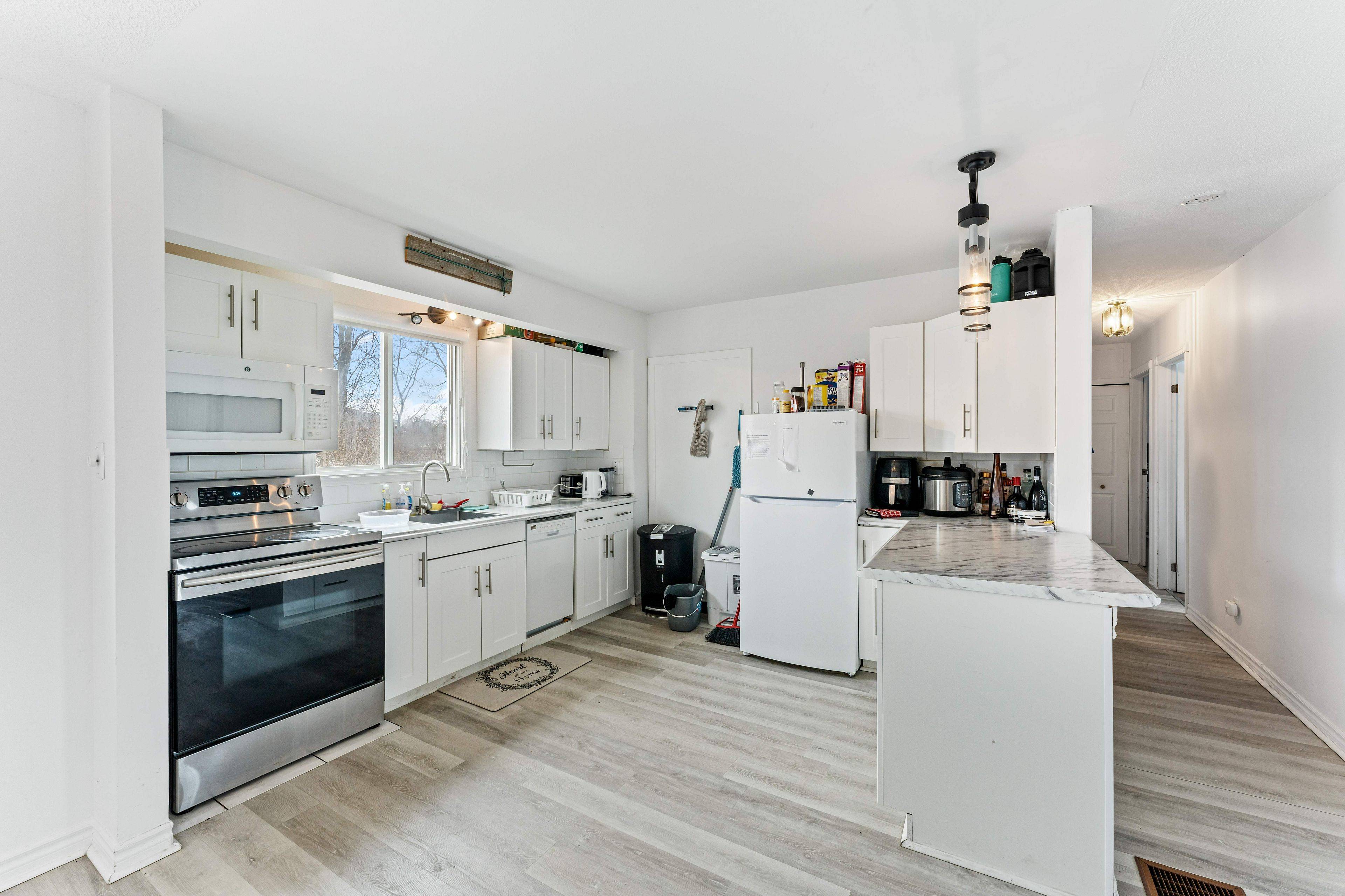 Kingston, ON K7M 6M3,16 Limeridge DR