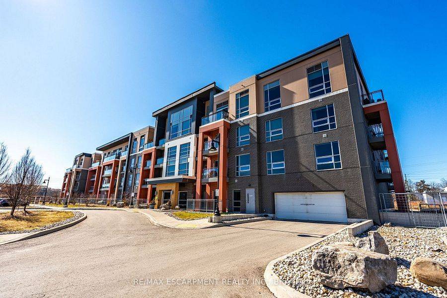 Burlington, ON L7M 0H2,4040 UPPER MIDDLE RD #102