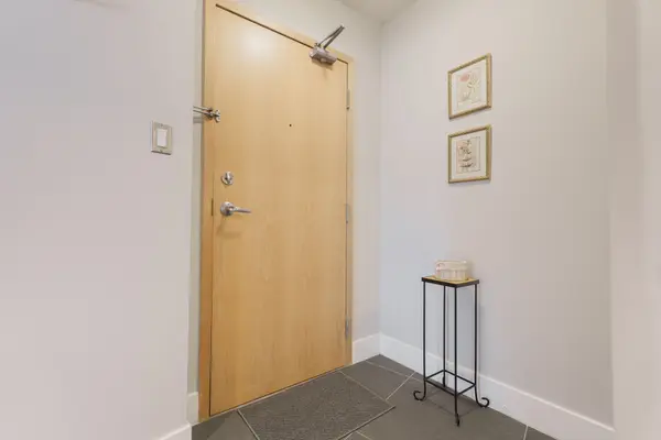 Toronto C01, ON M5V 3M8,550 Queens Quay W #625