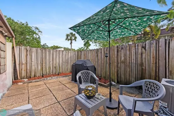 3320 Simms St #11C, Hollywood, FL 33021