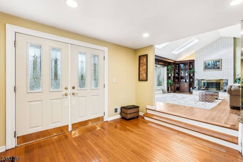 Livingston Twp., NJ 07039,91 N Hillside Ave