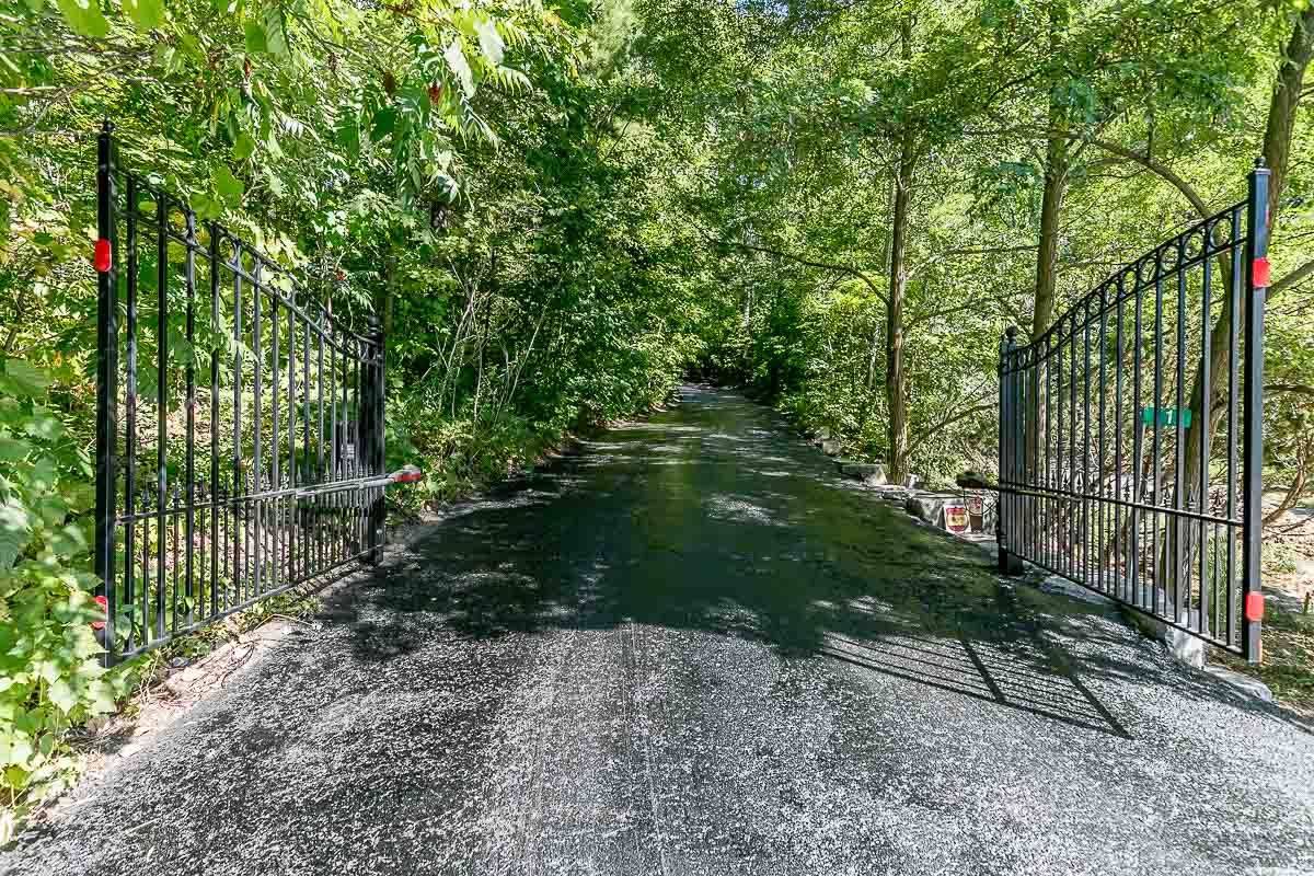 Springwater, ON L0L 1X0,1 PIERCE CT