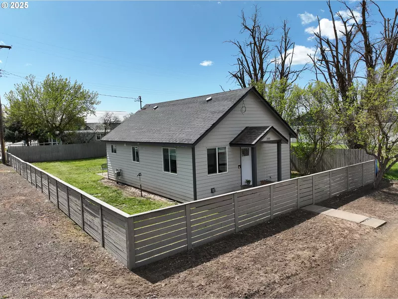 200 W DARLAND ST, Goldendale, WA 98620