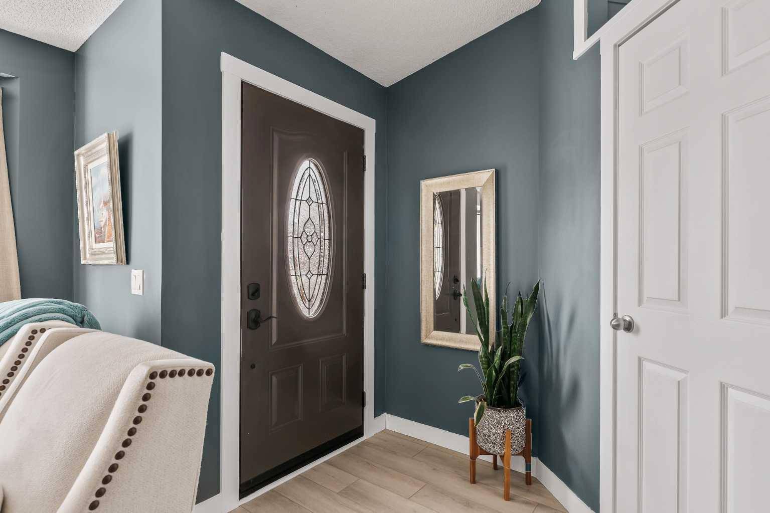 Calgary, AB T3K 4E8,16 Covington Mews NE