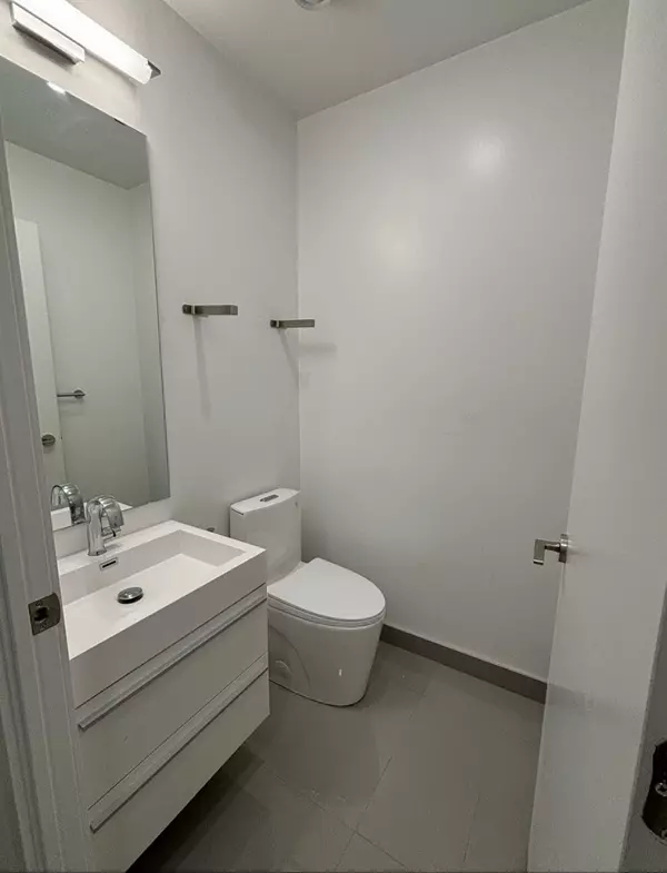 Toronto C10, ON M4P 0G1,39 Roehampton AVE #2101