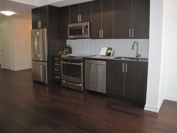 Toronto W06, ON M8V 0C2,2212 Lake Shore BLVD W #711