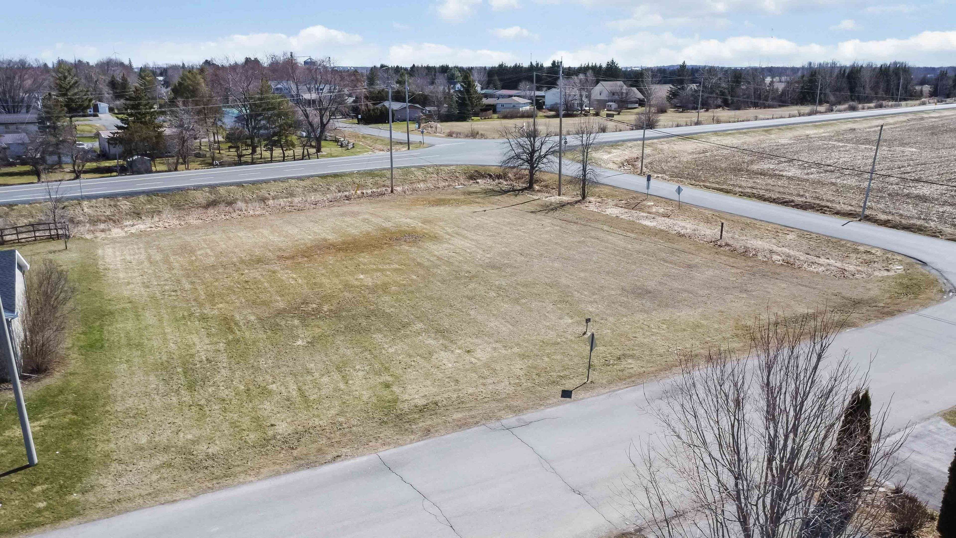 North Dundas, ON K0C 1H0,1 Lori LN