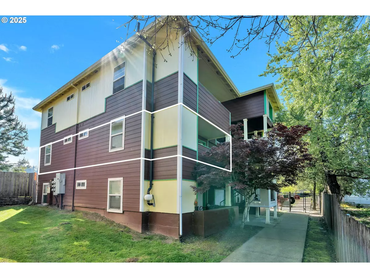 Portland, OR 97266,9257 SE CLINTON ST #403