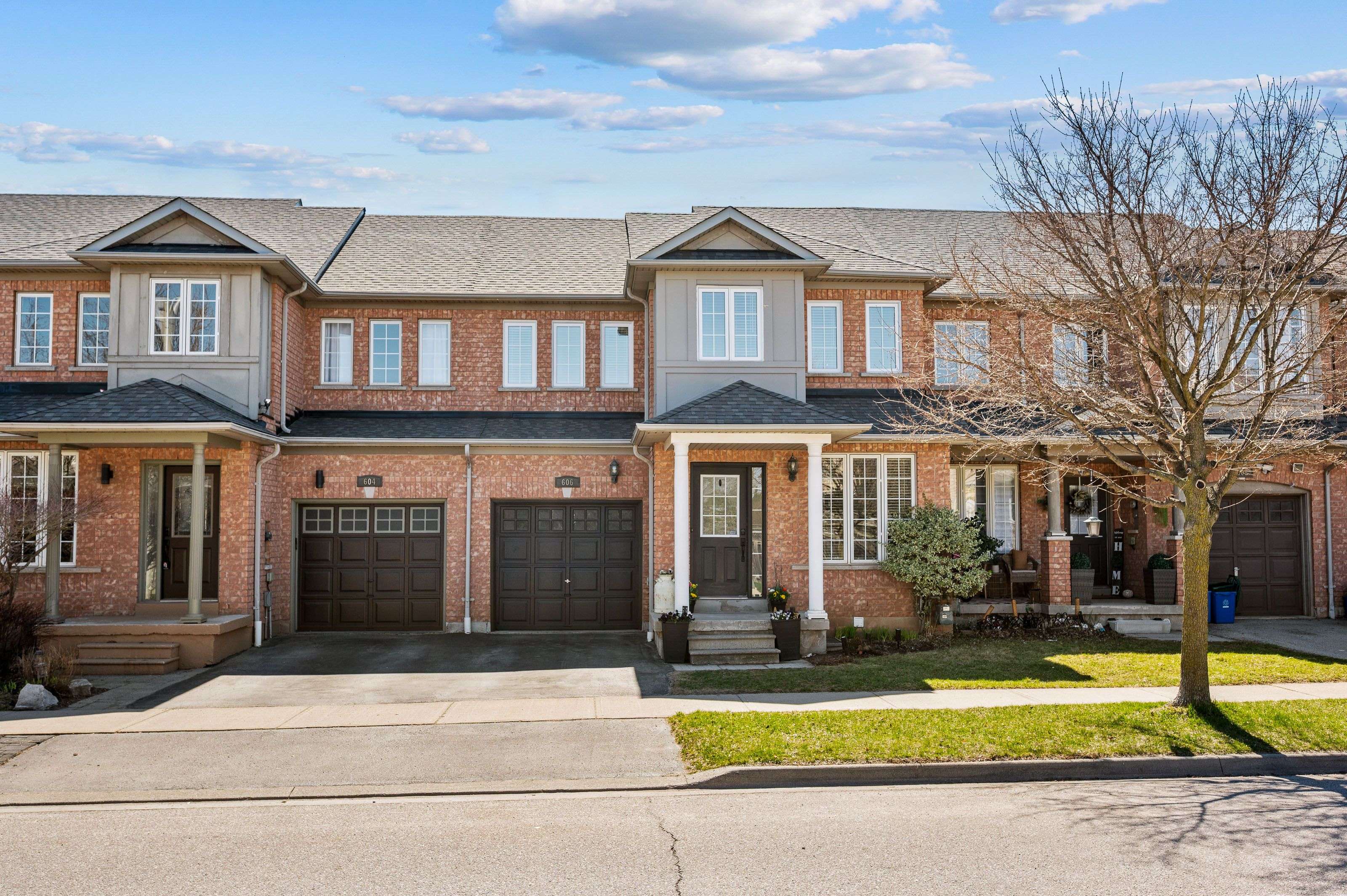 Burlington, ON L7L 6X4,606 Julia AVE