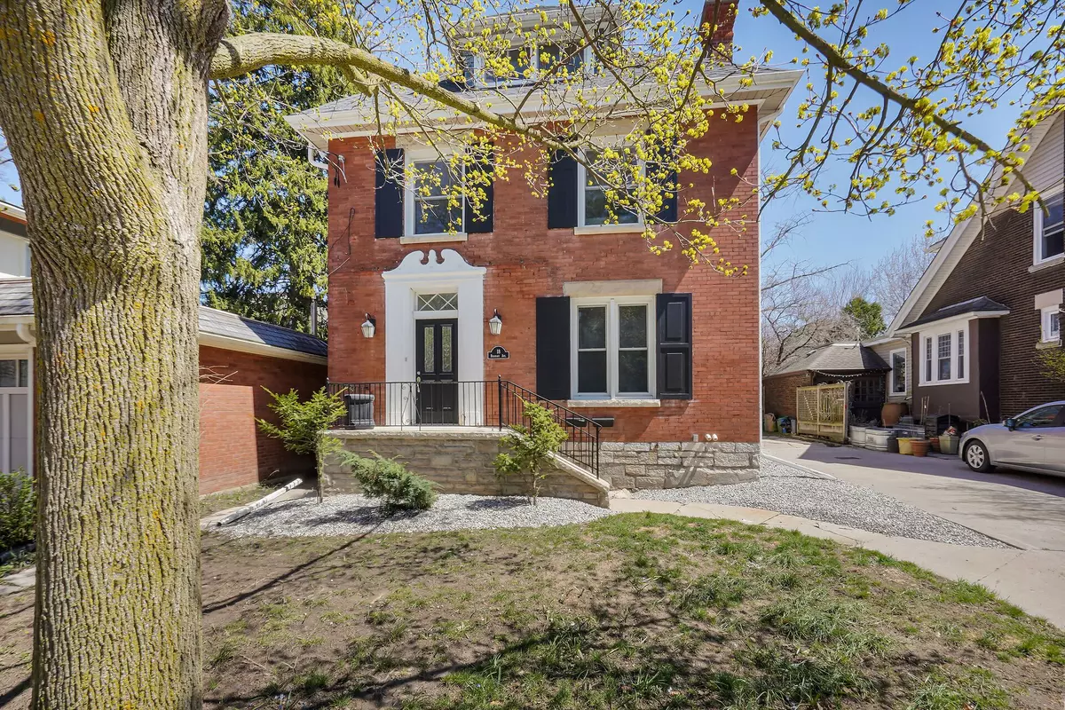 London South, ON N6C 4B4,18 Belgrave AVE