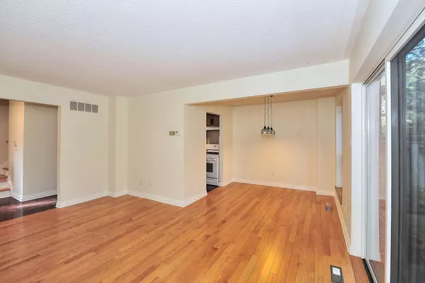 Toronto C12, ON M2L 1S1,10 Farina Mill WAY #244