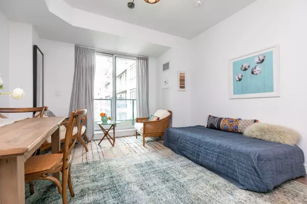 Toronto C02, ON M4V 2W7,377 Madison AVE #424