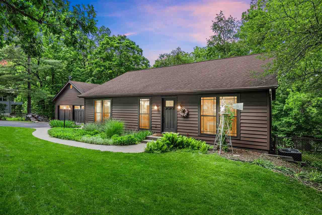 4036 Stewart Rd NE, Iowa City, IA 52240