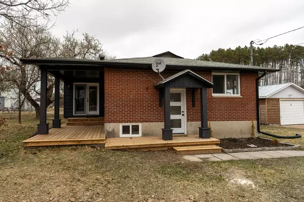 Laurentian Hills, ON K0J 1J0,3 Plant RD