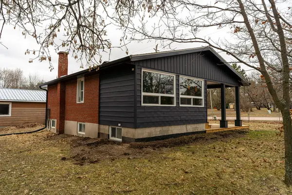 Laurentian Hills, ON K0J 1J0,3 Plant RD