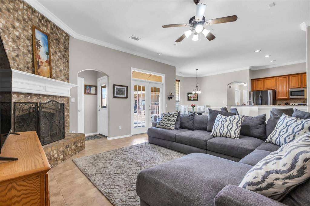 1527 Meadowbrook Lane, Nevada, TX 75173