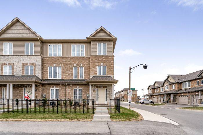 Hamilton, ON L8J 3H5,299 Dalgleish TRL