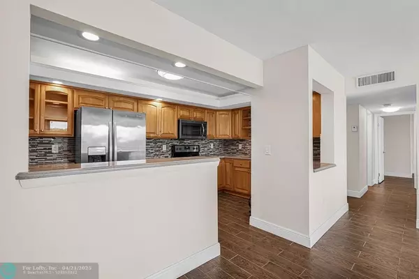 Fort Lauderdale, FL 33315,1101 River Reach Dr #206