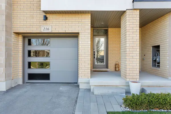 216 Squire CRES, Oakville, ON L6H 0L6