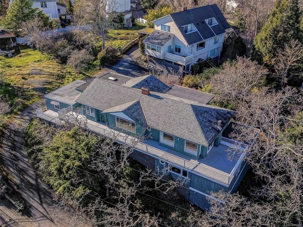 Victoria, BC V8S 3V3,954 Terrace Ave