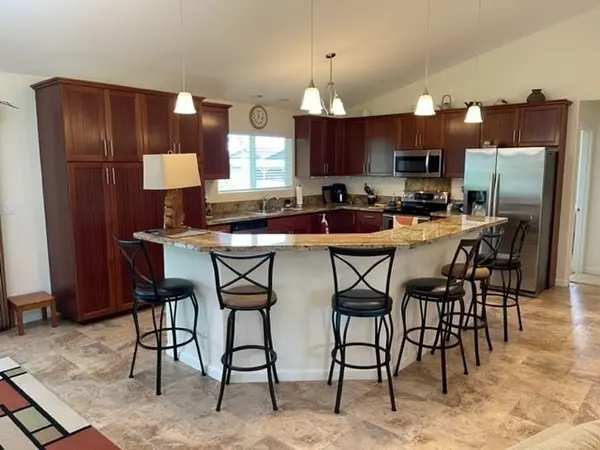 Hilo, HI 96720,1384 KOANIANI ST