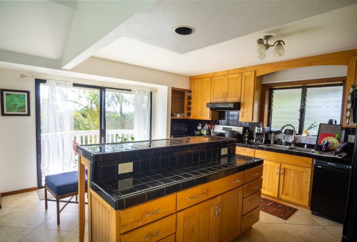 Kapaa, HI 96746,421 KAHOLALELE RD