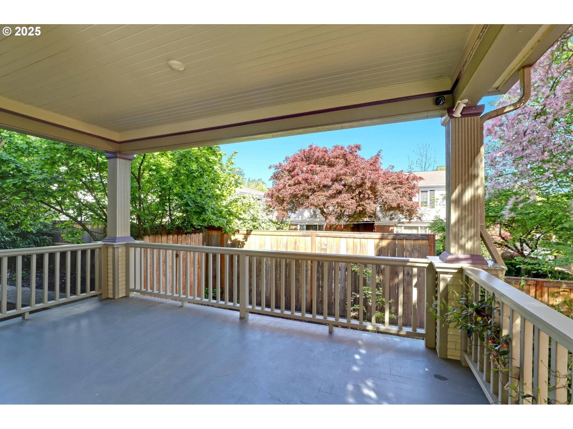 Portland, OR 97214,2033 SE ASH ST