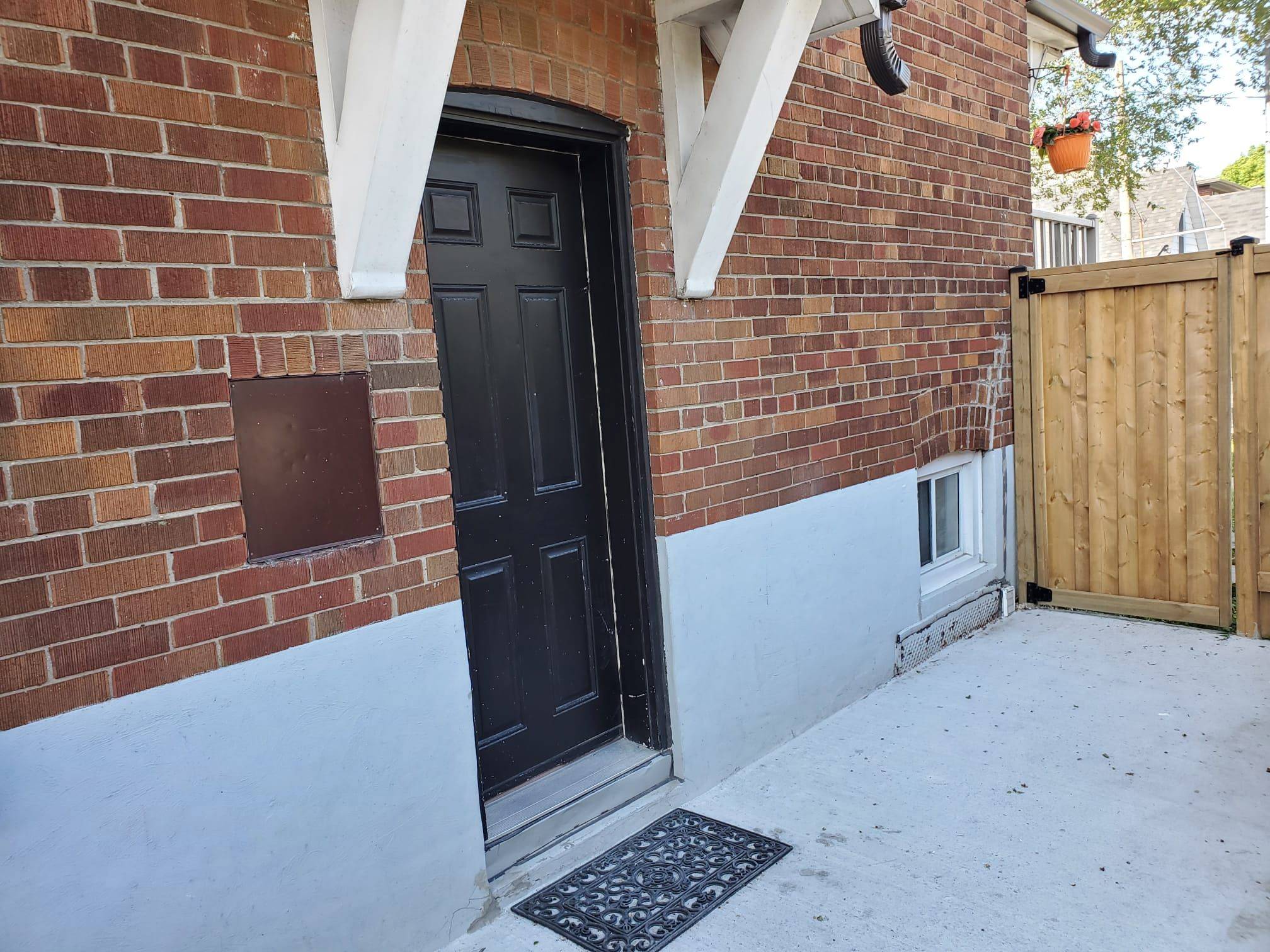 Toronto E02, ON M4E 3B1,113 Osborne AVE #Lower