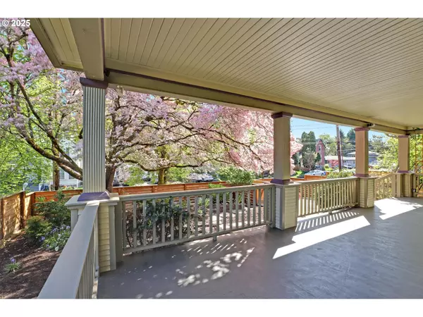 Portland, OR 97214,2033 SE ASH ST