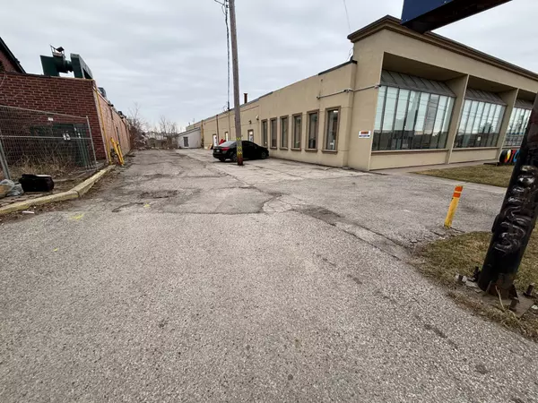 Toronto E04, ON M1L 3X2,301 Danforth RD #1