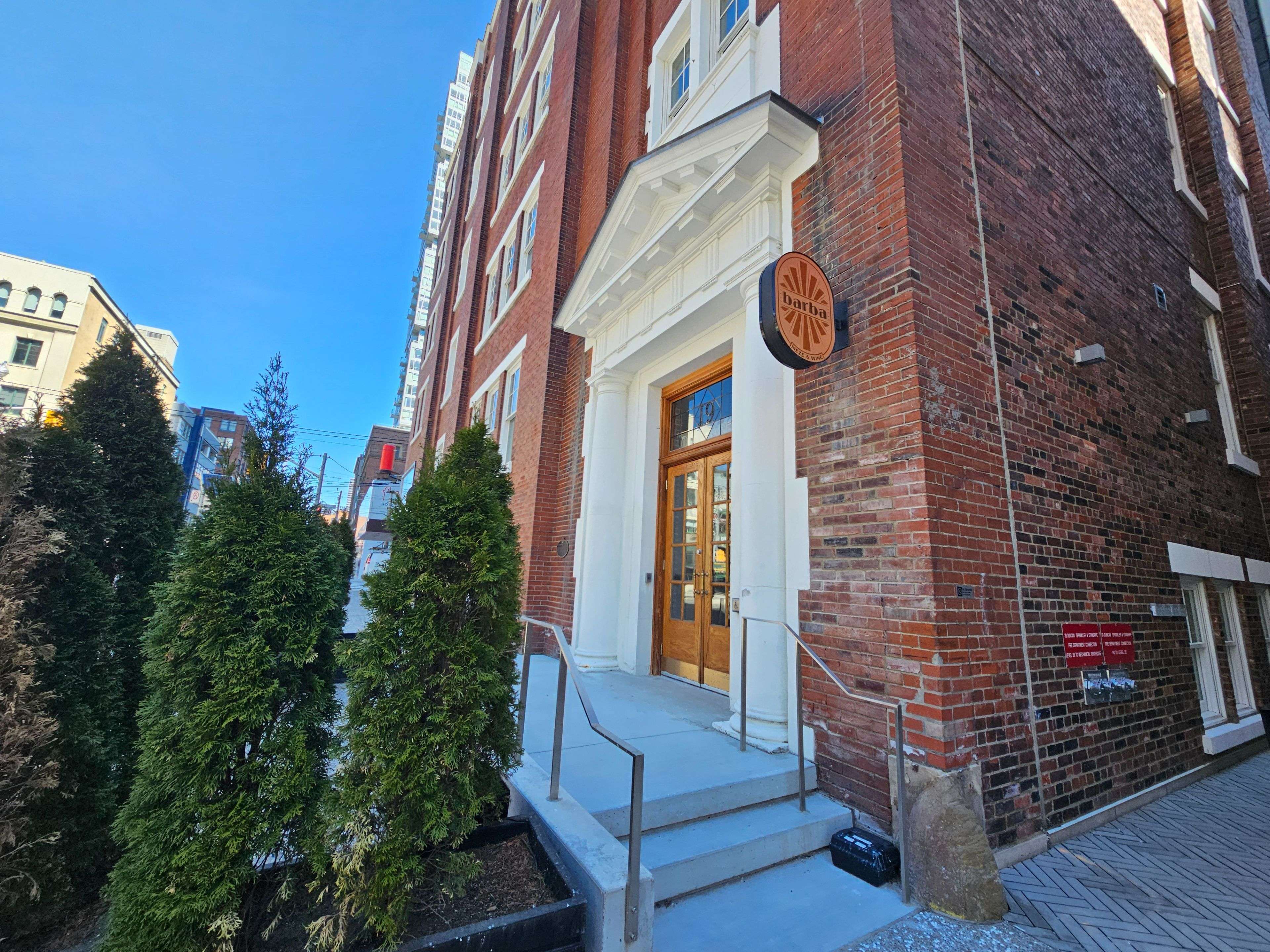 Toronto C01, ON M5H 3H1,19 Duncan ST