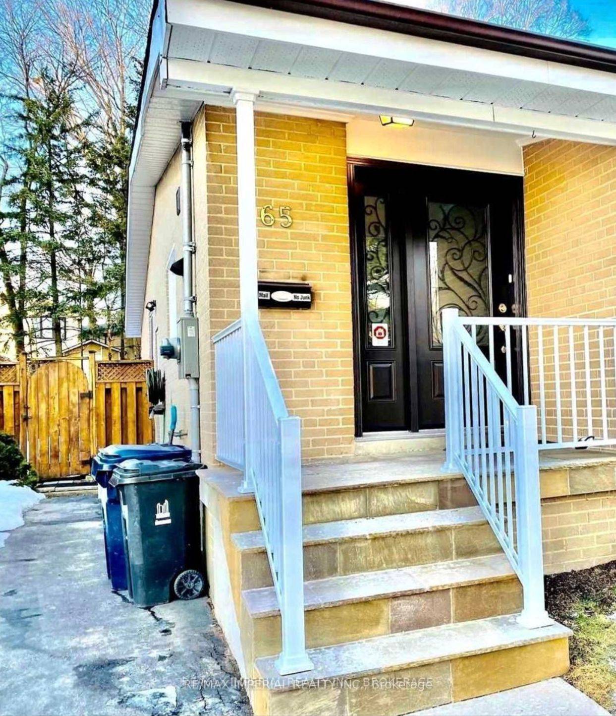 65 Northey DR, Toronto C12, ON M2L 2S8