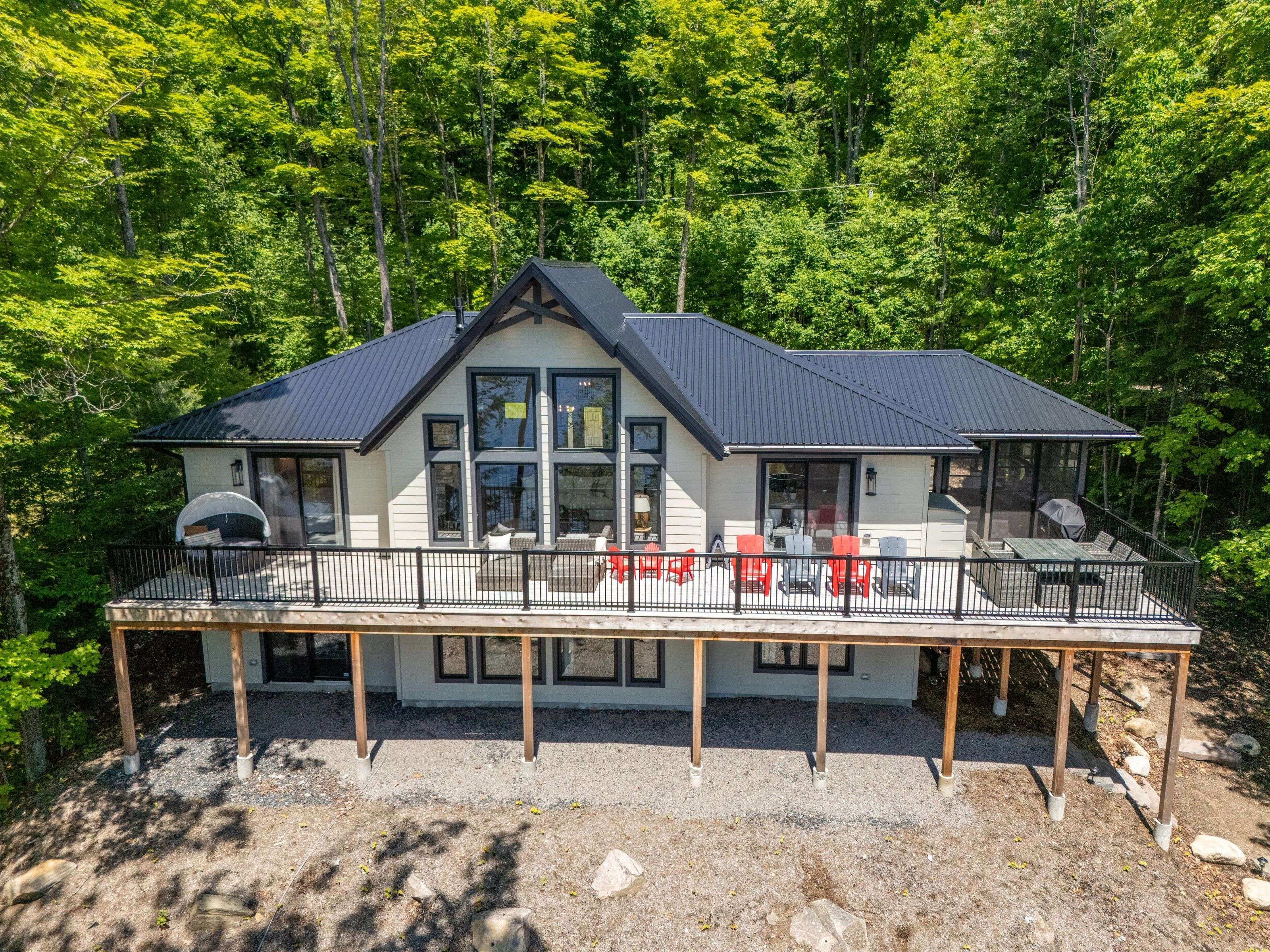 Lake Of Bays, ON P0B 0A3,1073 WATSON RD