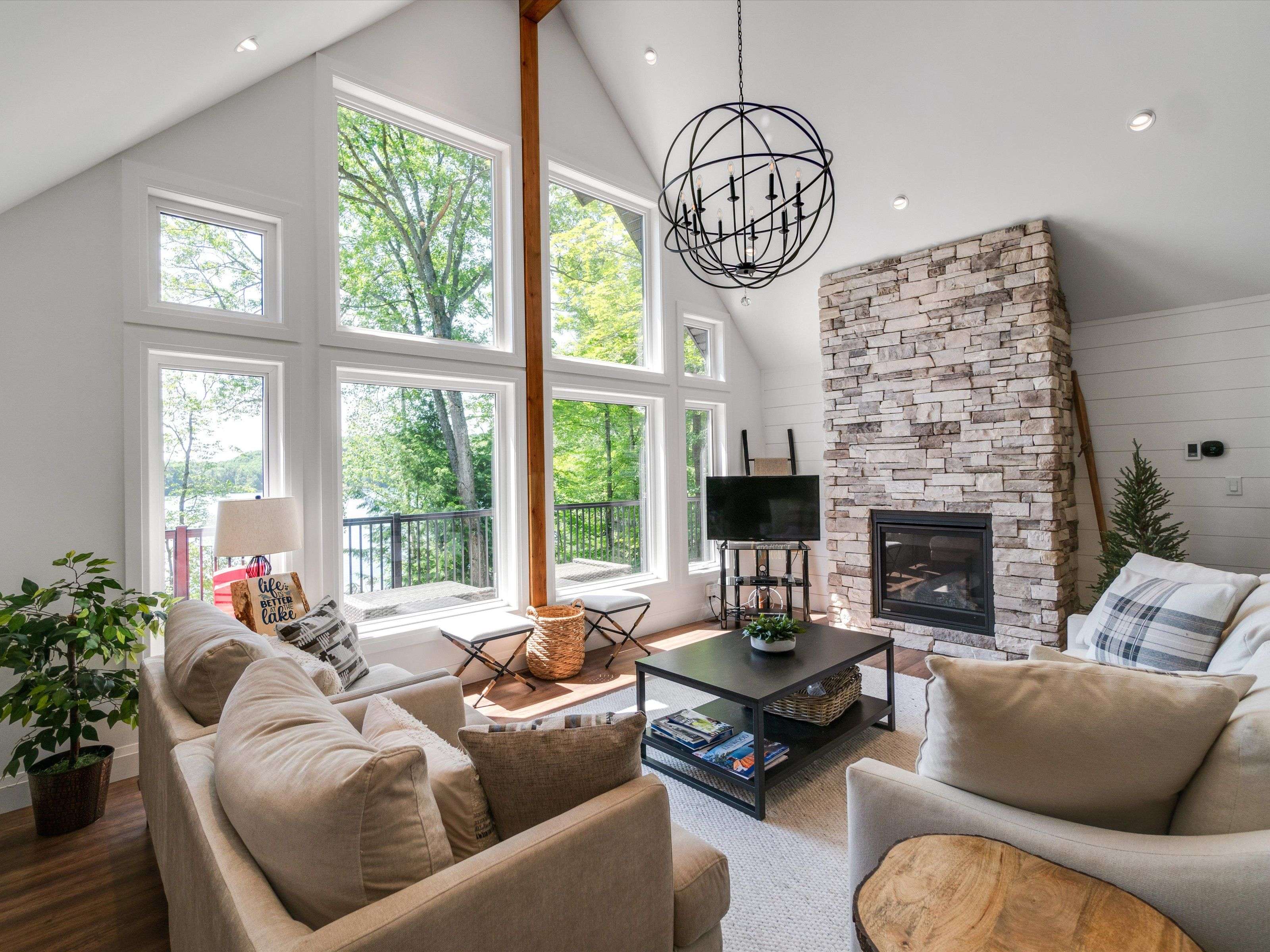 Lake Of Bays, ON P0B 0A3,1073 WATSON RD