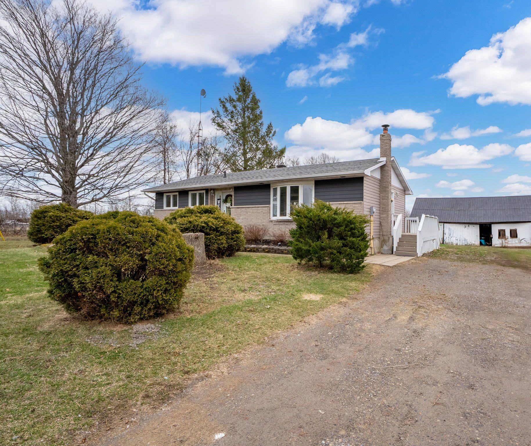 South Stormont, ON K0C 1Y0,15486 Cooper RD