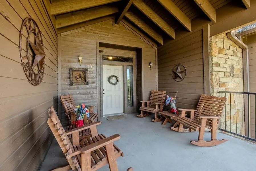 1102 Eagle Point Circle, Graford, TX 76449