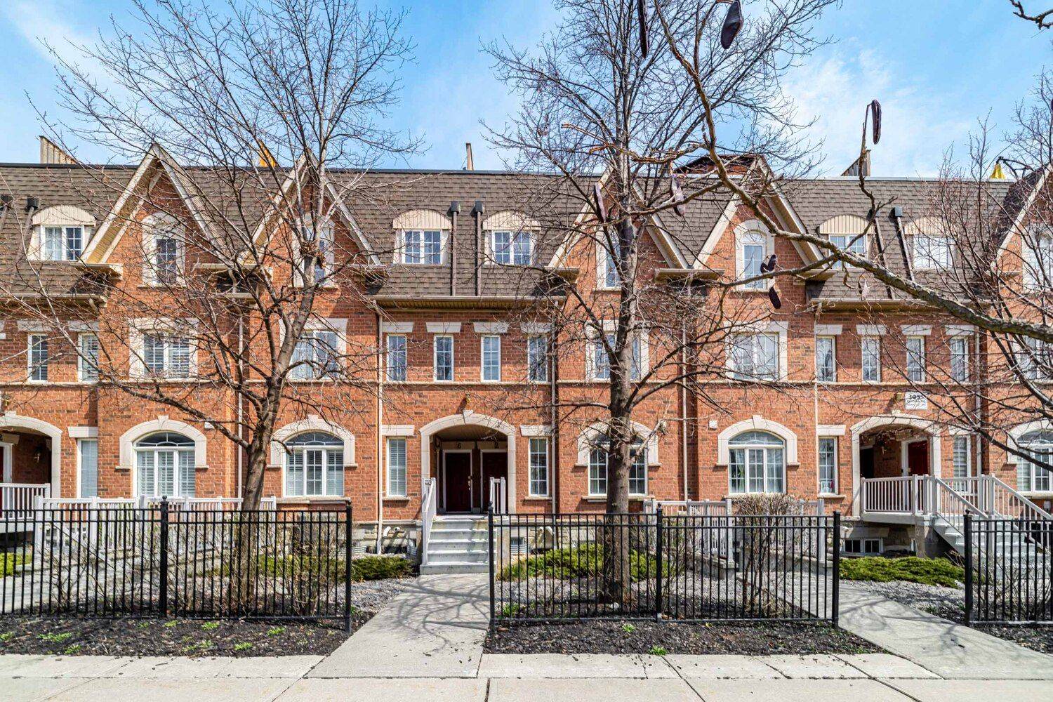 3055 Elmcreek RD #11, Mississauga, ON L5B 4J9