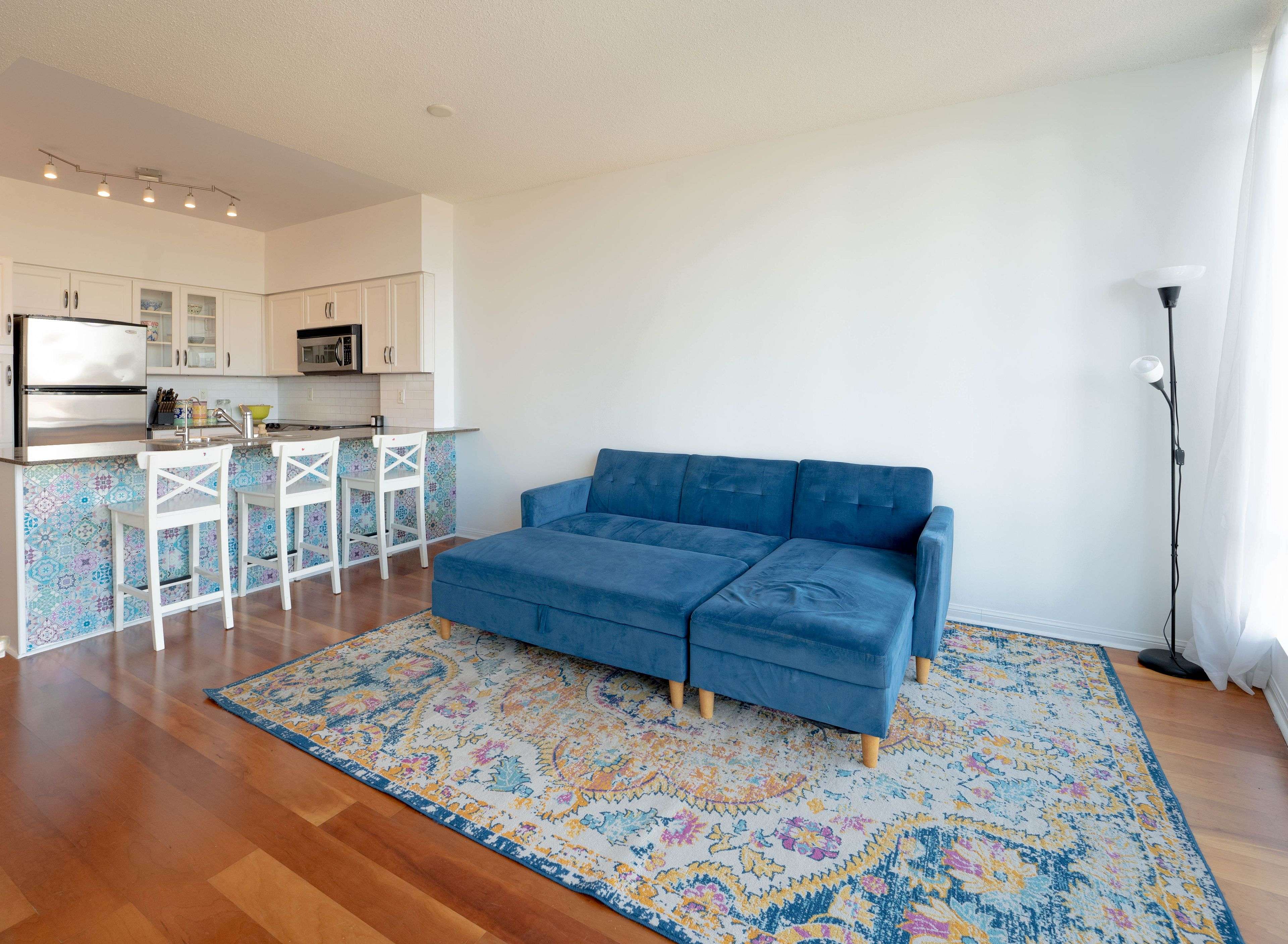 Toronto W01, ON M6S 5A2,15 Windermere AVE #606