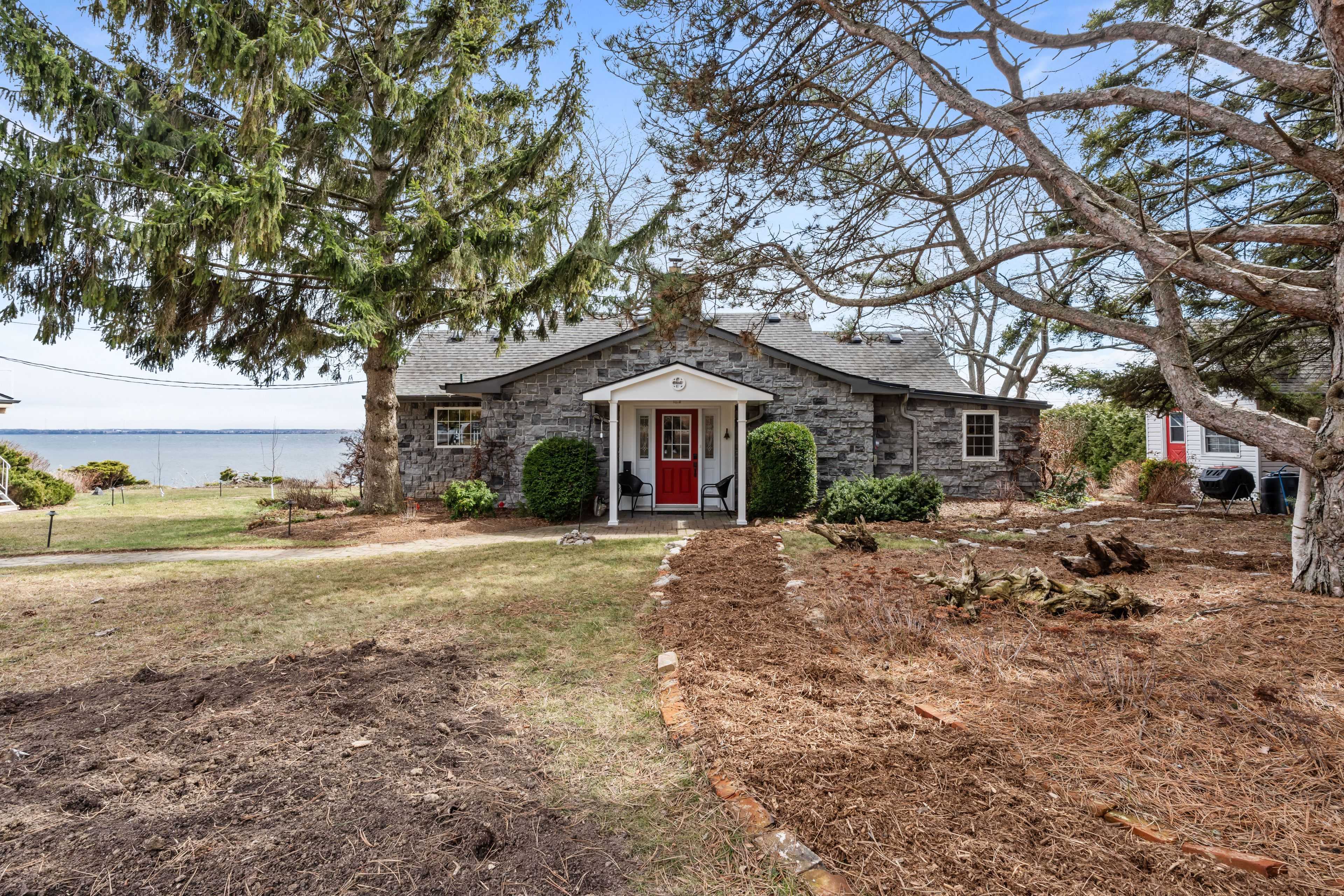 5540 Bath RD, Loyalist, ON K0H 1G0