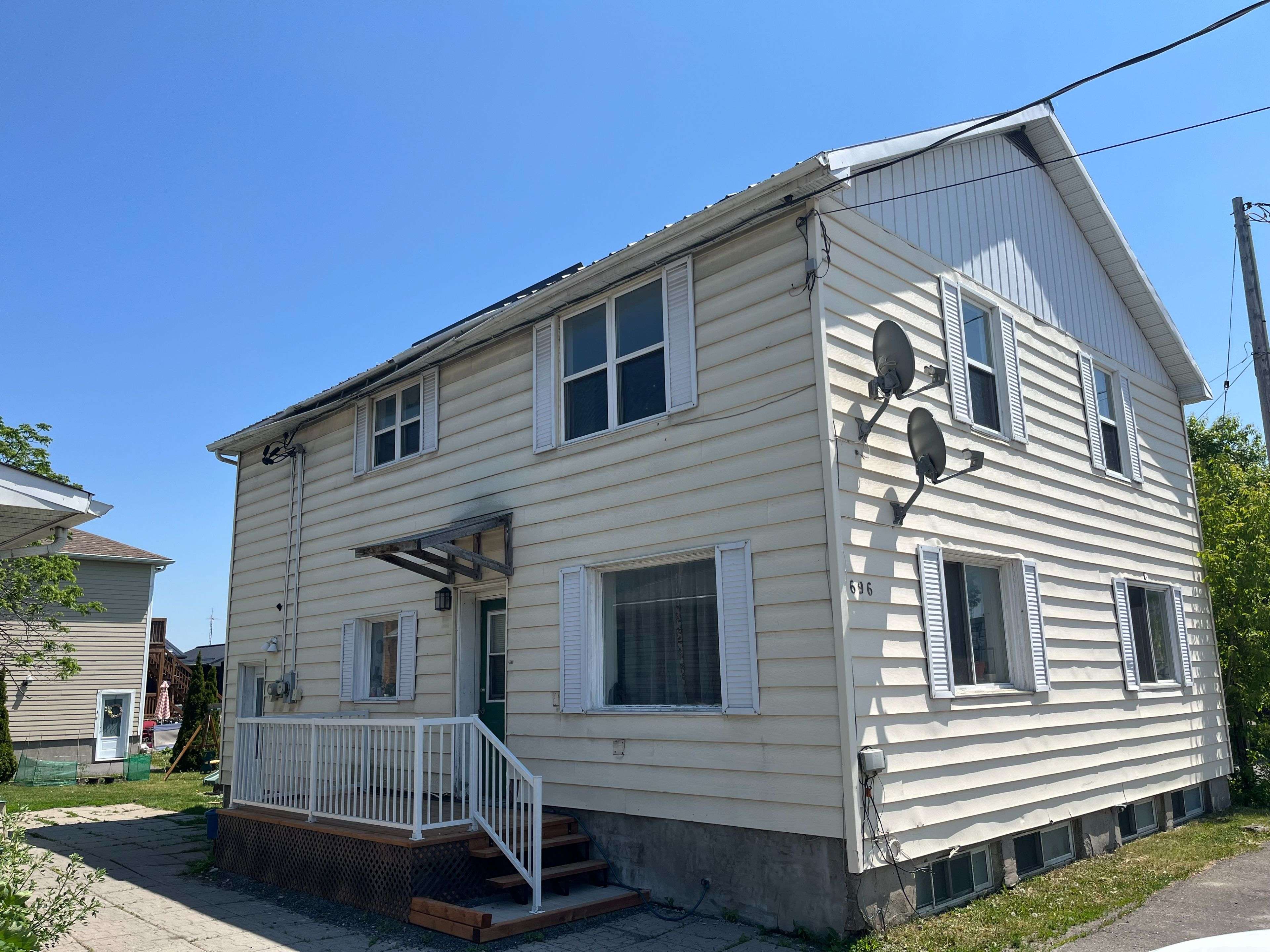 Casselman, ON K0A 1M0,696 PRINCIPALE ST #B