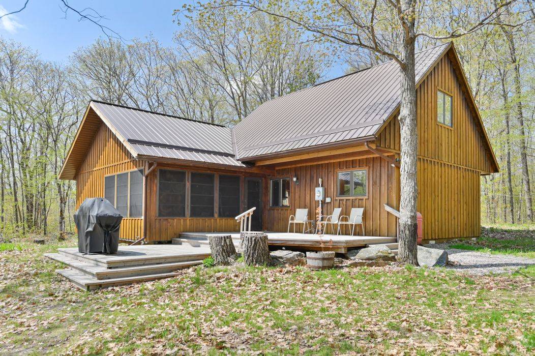 1091 Lindey LN, North Frontenac, ON K0H 1B0