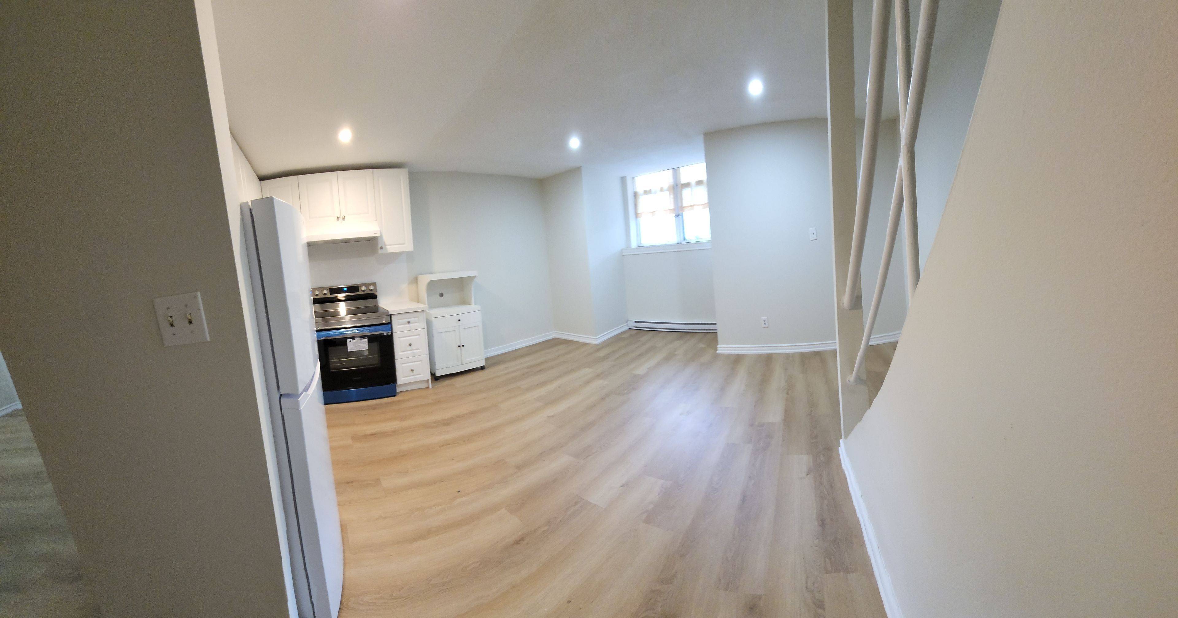 Toronto C01, ON M5S 2J9,558 Spadina CRES #1